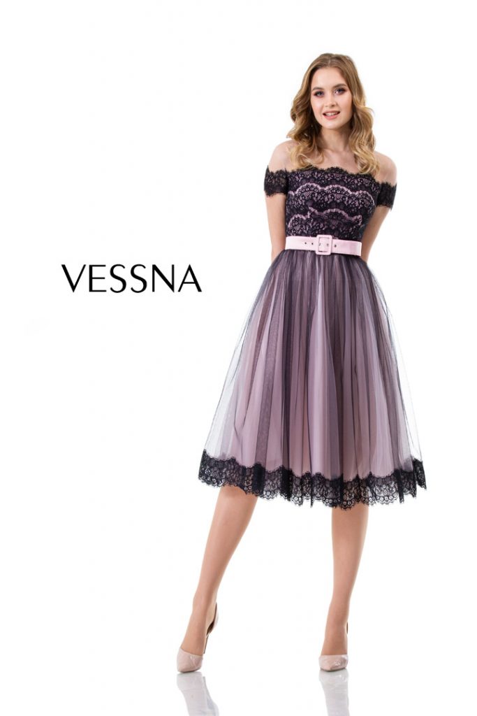 Короткое пышное платье с открытыми плечами #1001